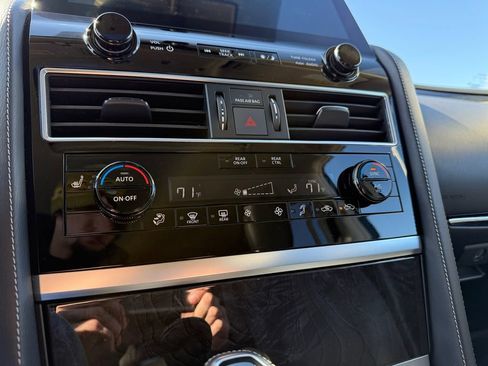 Used 2023 INFINITI QX80 Luxe w/ Cargo Package AWD/4WD image 2