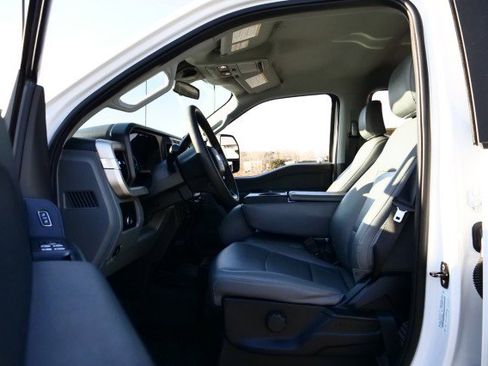 Used 2024 Ford F550 XL DRW 4X4 / V8 Diesel / Paylo image 21