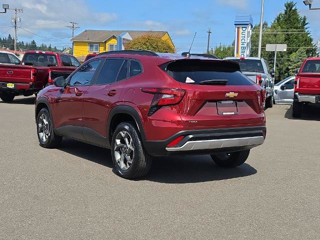 Used 2025 Chevrolet Trax LT FWD image 4