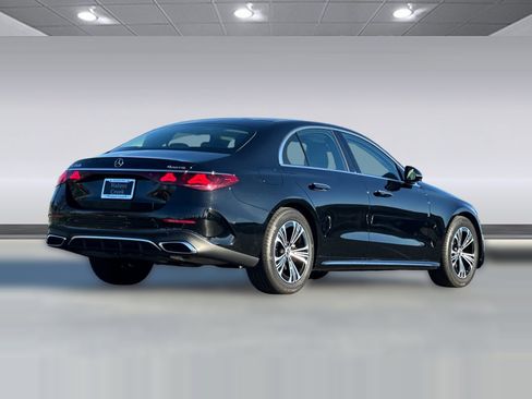 Used 2024 Mercedes-Benz E 350 4MATIC Sedan image 8