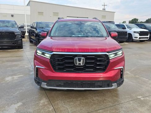 Used 2025 Honda Pilot Touring image 8