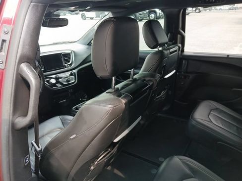 Used 2020 Chrysler Pacifica Touring-L Plus FWD image 31