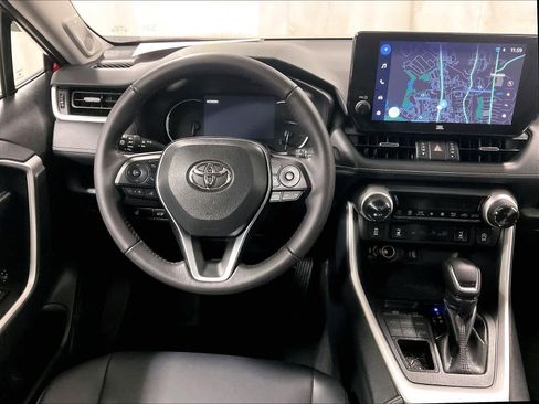 Used 2025 Toyota RAV4 XLE Premium image 17