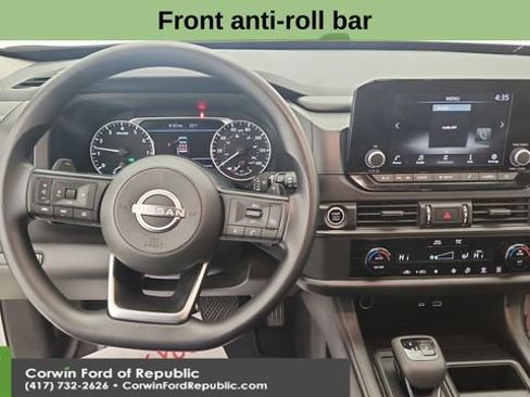 Used 2024 Nissan Pathfinder S image 16