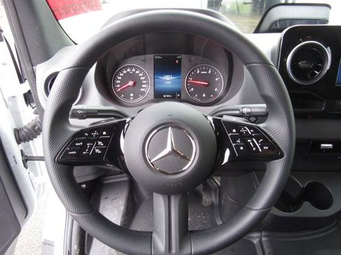 Used 2025 Mercedes-Benz Sprinter 2500 image 25