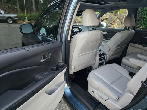 Used 2019 Honda Pilot Touring image 17
