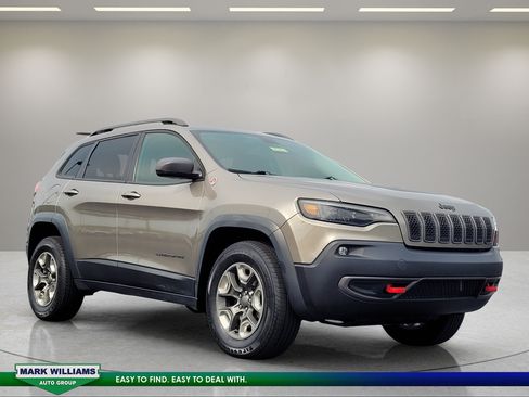 Used 2019 Jeep Cherokee Trailhawk w/ Cold Weather Group AWD/4WD image 1