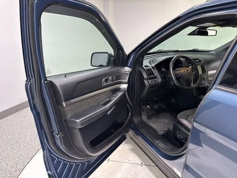Used 2019 Ford Explorer XLT w/ Equipment Group 202A AWD/4WD image 11