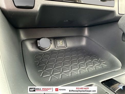 Used 2025 Toyota RAV4 XLE image 16