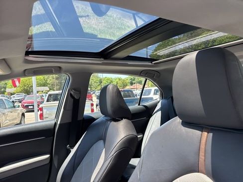 Used 2018 Toyota Camry XLE FWD image 13
