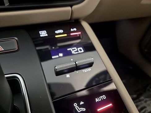 Used 2023 Porsche Macan S AWD/4WD image 18
