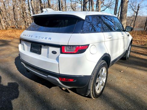 Used 2017 Land Rover Range Rover Evoque SE image 4