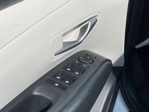 Used 2025 Hyundai Tucson SE image 11