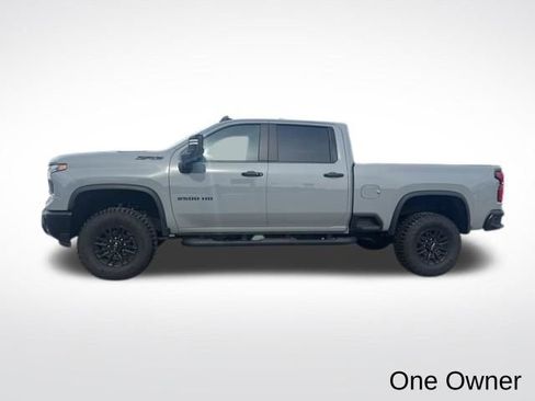 Used 2025 Chevrolet Silverado 2500 ZR2 w/ Technology Package image 2