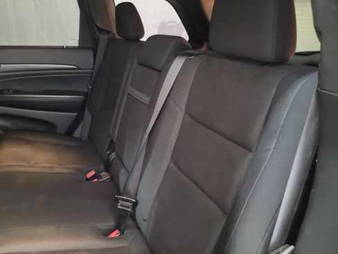 Used 2016 Jeep Grand Cherokee Laredo image 39