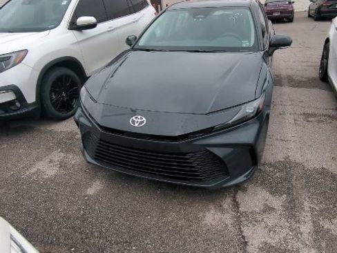 Used 2025 Toyota Camry LE image 2