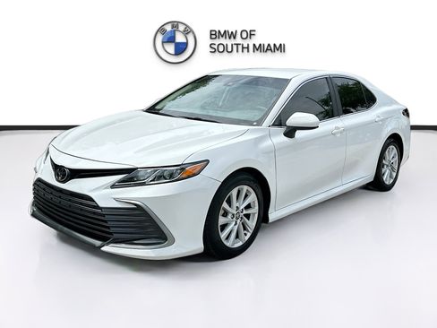 Used 2022 Toyota Camry LE image 3