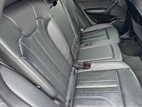 Used 2025 Audi Q5 2.0T Premium image 19