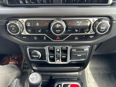 Certified 2025 Jeep Gladiator Sport AWD/4WD image 17