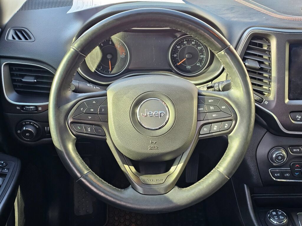 Used 2019 Jeep Cherokee Trailhawk AWD/4WD image 19