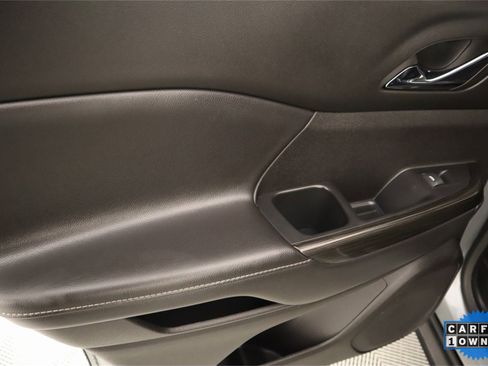 Used 2023 GMC Acadia SLT image 17