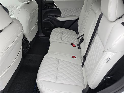 New 2025 Mitsubishi Outlander SEL image 5