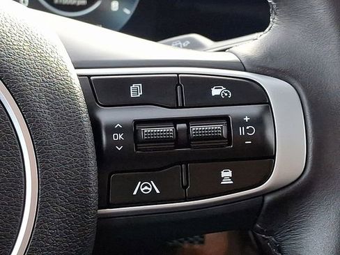 Used 2025 Kia Sportage SX image 25