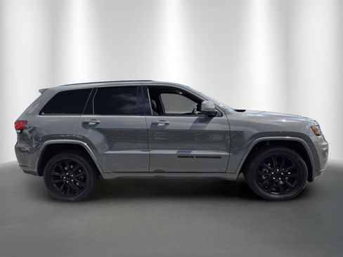 Used 2019 Jeep Grand Cherokee Altitude AWD/4WD image 8