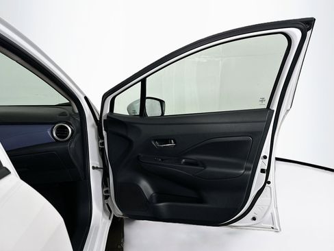 Used 2023 Nissan Versa SV image 30