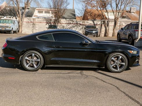 Used 2015 Ford Mustang Coupe image 4