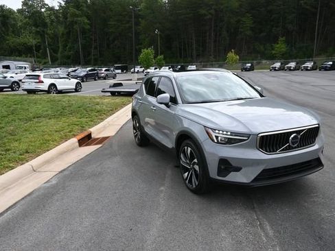 Used 2024 Volvo XC40 B5 Plus w/ Protection Package Premier AWD/4WD image 14