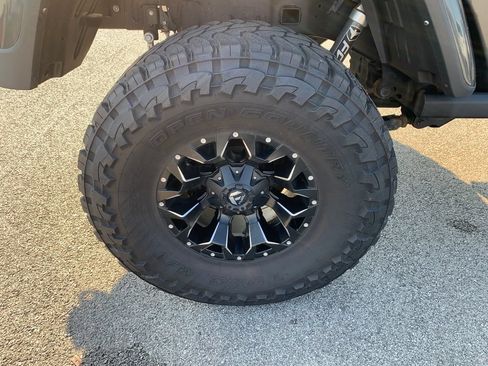 Used 2021 Jeep Gladiator Rubicon AWD/4WD image 9