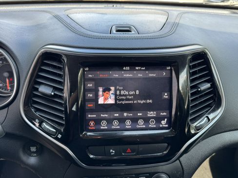 Used 2019 Jeep Cherokee Limited AWD/4WD image 28