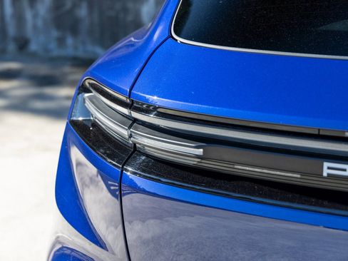 Certified 2025 Porsche Macan 4 Electric image 18