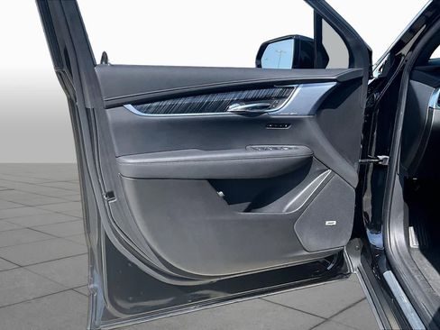 Used 2024 Cadillac XT6 Premium Luxury w/ Technology Package FWD image 24