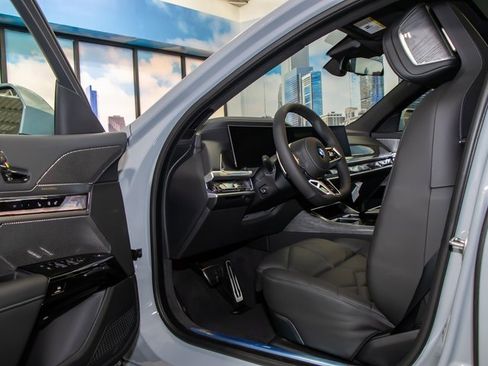 Used 2025 BMW 740i xDrive 740i xDrive w/ Premium Package image 13