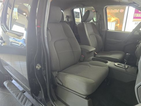Used 2020 Nissan Frontier SV w/ Midnight Edition Floor Mats image 13