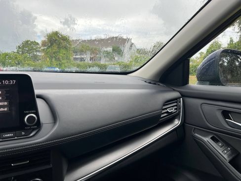 Used 2025 Nissan Rogue SV AWD/4WD image 29