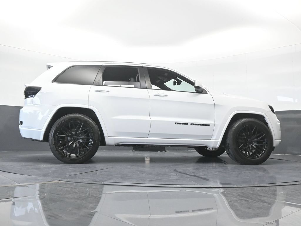 Used 2018 Jeep Grand Cherokee Altitude RWD image 59