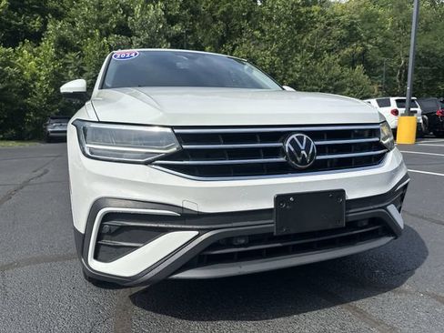 Used 2024 Volkswagen Tiguan SE AWD/4WD image 11