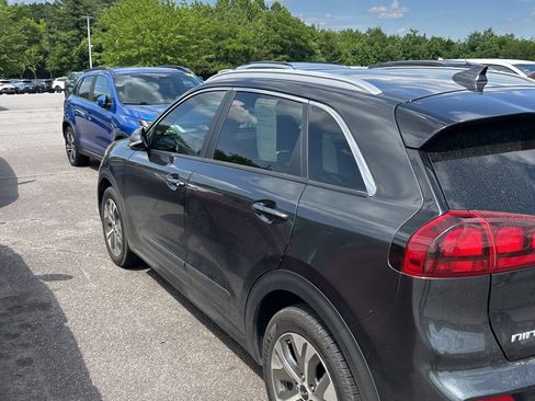 Certified 2022 Kia Niro EX FWD image 12