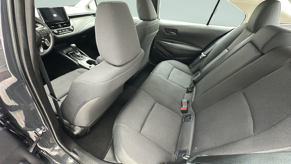 Used 2025 Toyota Corolla LE FWD image 9