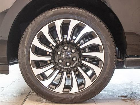 Used 2024 Lincoln Navigator Black Label image 9