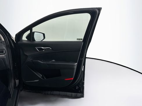 Used 2025 Kia Sportage LX FWD image 31