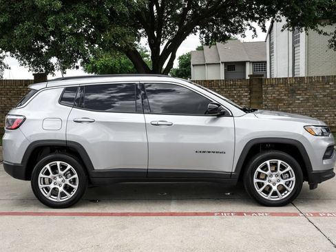 Used 2023 Jeep Compass Latitude AWD/4WD image 14