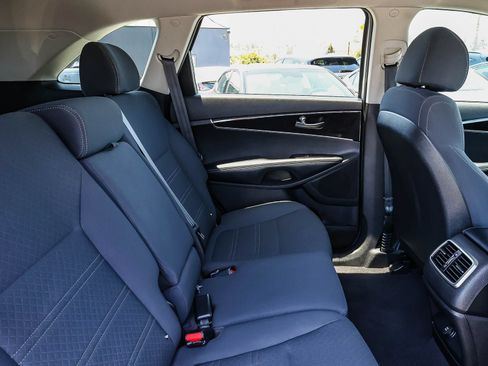 Used 2018 Kia Sorento L FWD image 19