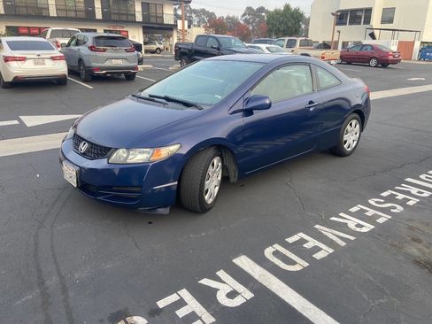 Used 2010 Honda Civic LX image 2