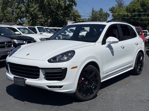 Used 2018 Porsche Cayenne GTS AWD/4WD image 2
