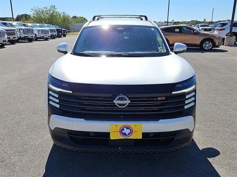 Used 2025 Nissan Kicks SR image 8