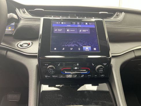 Used 2025 Jeep Grand Cherokee L Altitude AWD/4WD image 21